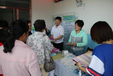 土右旗開展“關愛婦幼健康、確保母嬰平安”宣傳服務活動，提供健康咨詢服務